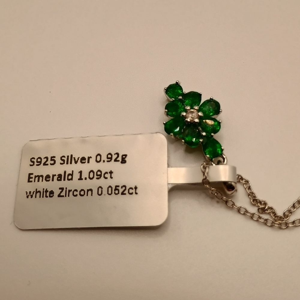 Green Emeralds And White Zircon Silver Necklace - Picture 5 of 6